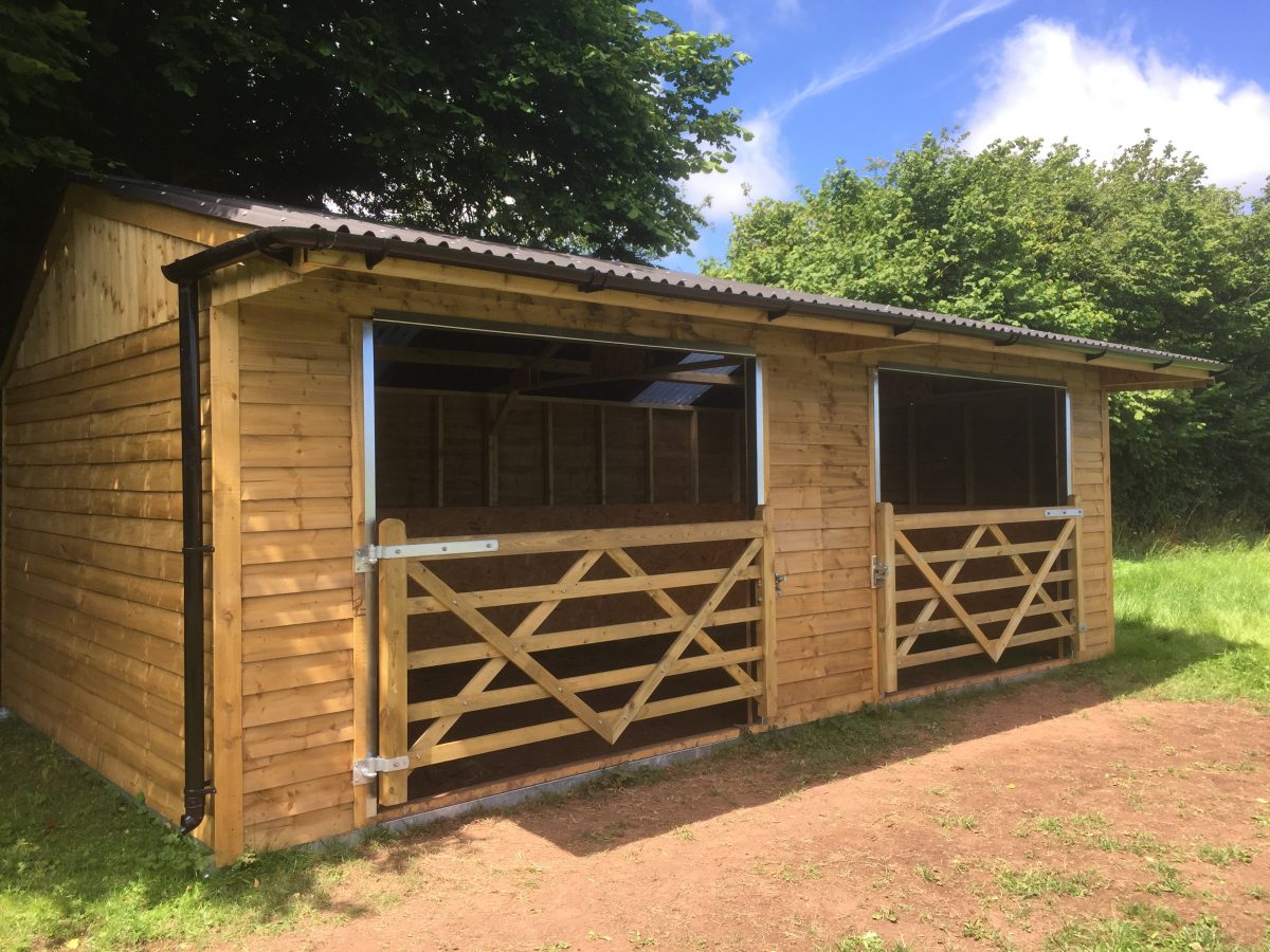 24FT X 12FT MOBILE FIELD SHELTER WITH WOODEN GATES Longcross Stables