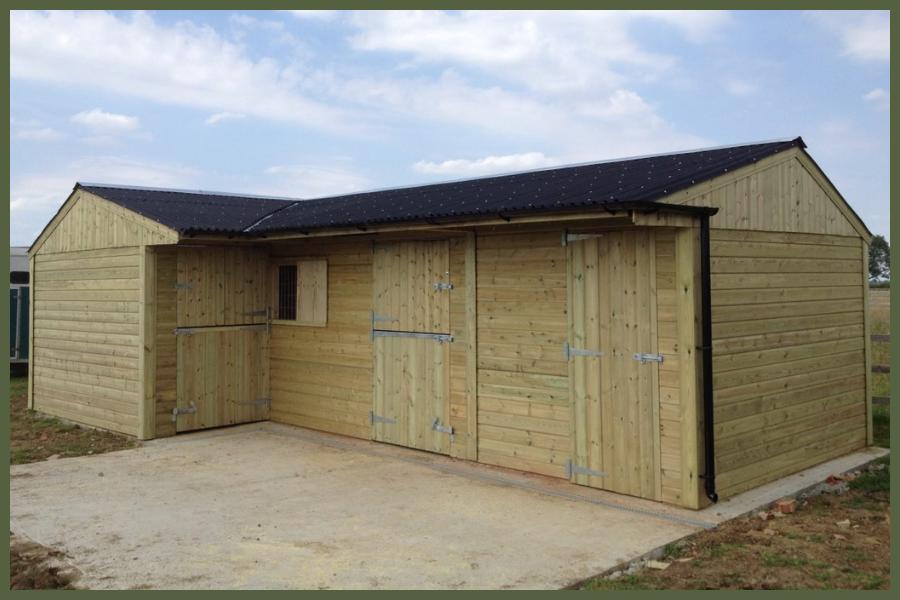 L-shape double stable & tack room L-shaped timber stable with tack room